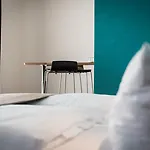 Numa Boxer Aparthotel 4*