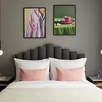 Numa Boxer Aparthotel